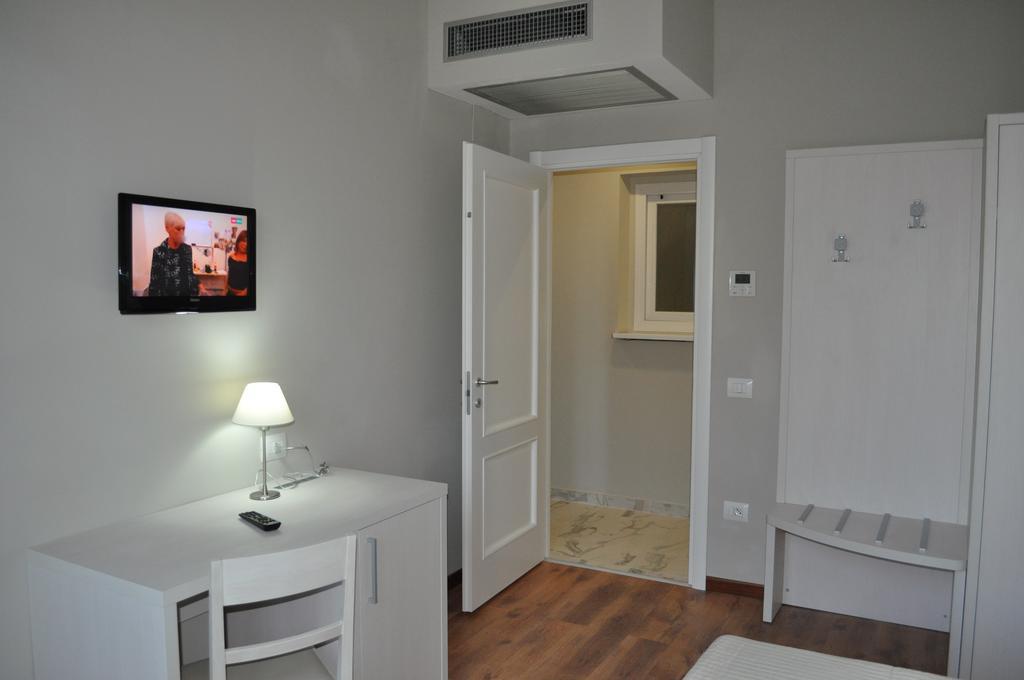 One-Bedroom Apartment,236111541:JPEG